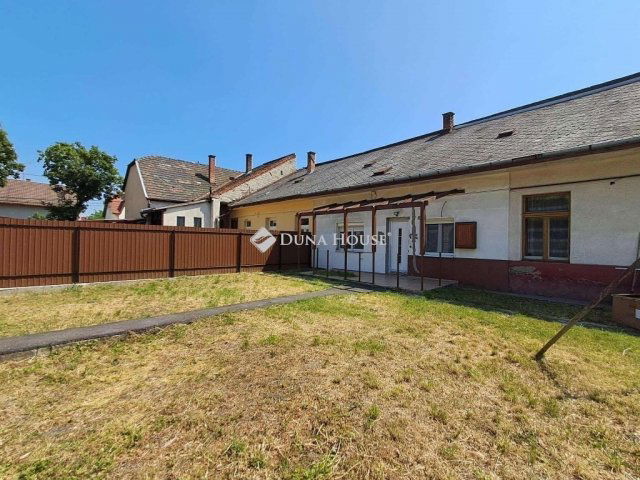 Eladó családi ház, Budapesten, XV. kerületben 58 M Ft, 2 szobás