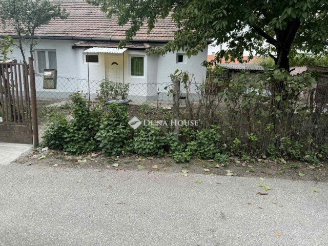Eladó ikerház, Dorogon, Aradi Vértanúk utcában 65 M Ft