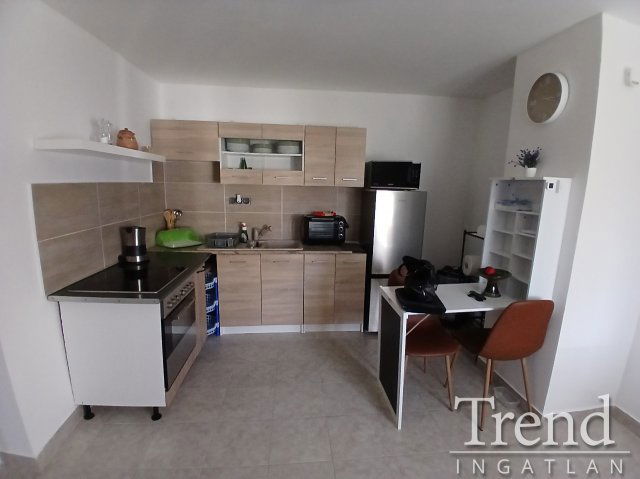 Eladó családi ház, Akasztón 15.5 M Ft, 2 szobás
