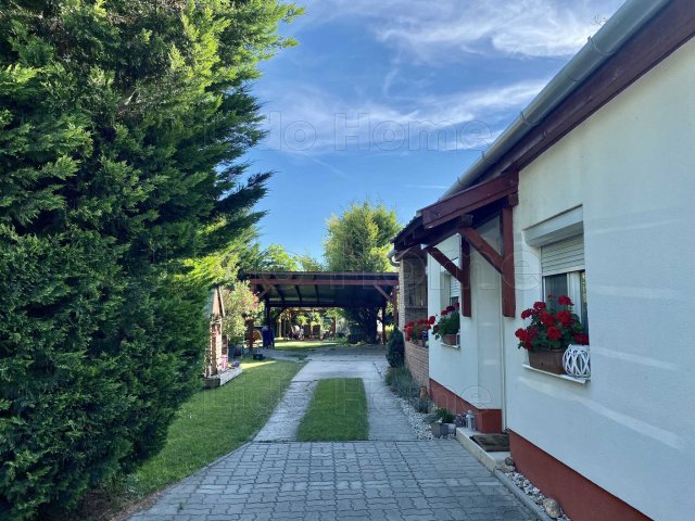 Eladó családi ház, Balatonkenesén 112 M Ft, 3 szobás