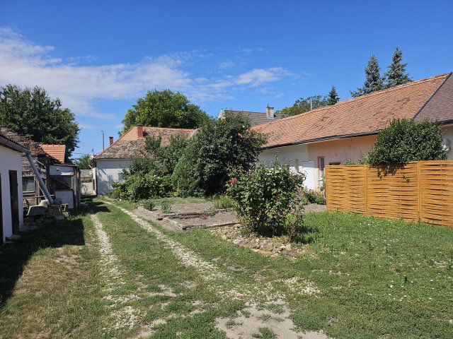 Eladó téglalakás, Székesfehérvárott 31.99 M Ft, 1 szobás