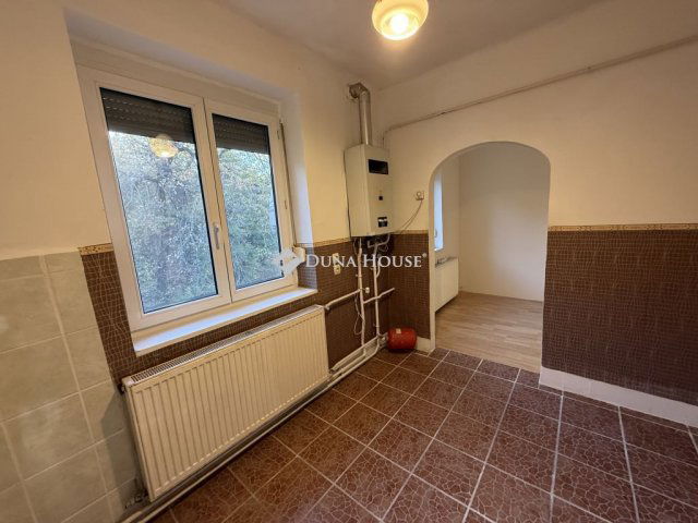 Eladó téglalakás, Nyergesújfaluban, Hullám utcában 25.9 M Ft