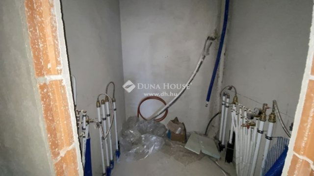 Eladó téglalakás, Dunaharasztin 98.033 M Ft, 3 szobás