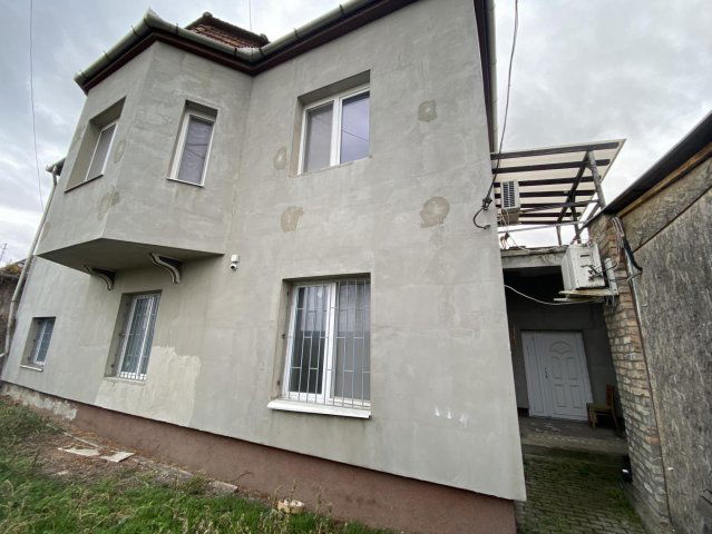 Eladó családi ház, Almásfüzitőn 69.9 M Ft, 4 szobás