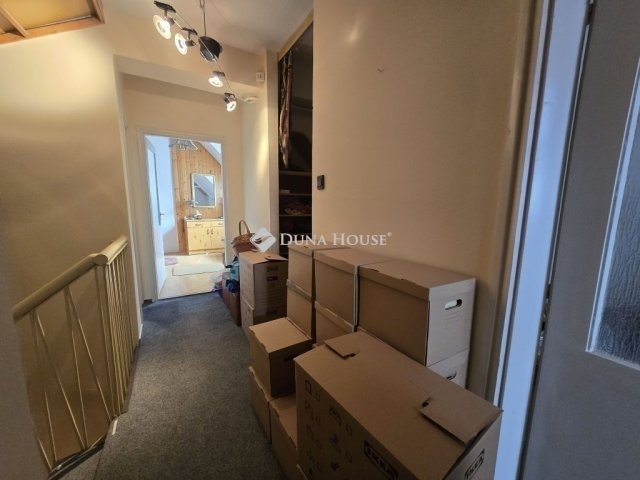 Eladó téglalakás, Pécsett 68.9 M Ft, 4 szobás