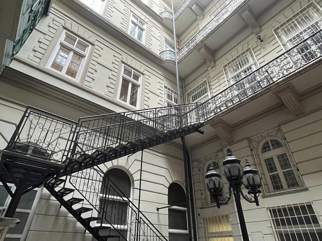 Eladó téglalakás, Budapesten, VI. kerületben, Andrássy úton