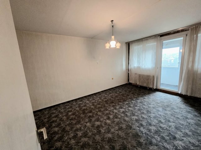 Eladó panellakás, Komlón, Nagyszántó utcában 26.5 M Ft