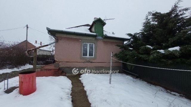 Eladó családi ház, Túrkevén 8.6 M Ft, 2 szobás