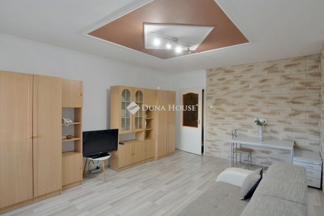 Eladó panellakás, Kecskeméten 44.9 M Ft, 2 szobás