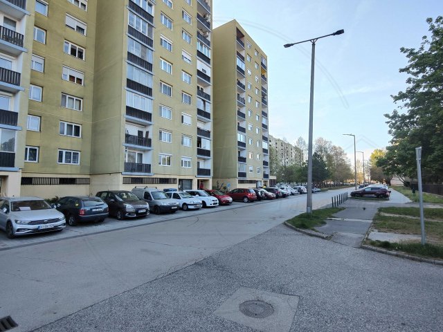 Eladó panellakás, Székesfehérvárott, Palotai úton 51.9 M Ft