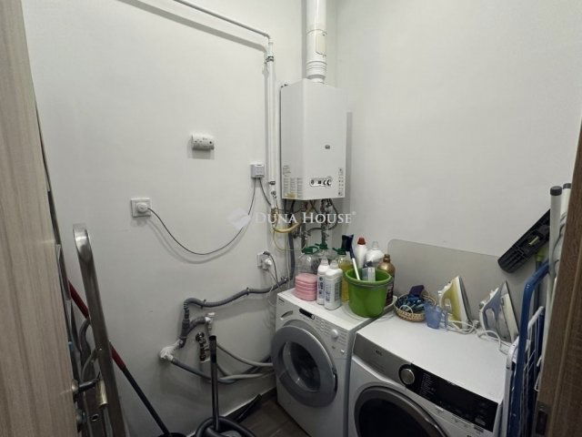 Eladó téglalakás, Szegeden 90 M Ft, 4 szobás