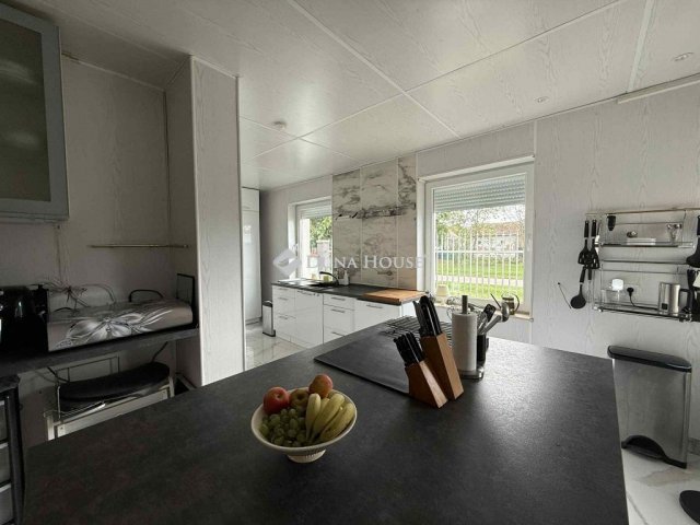 Eladó családi ház, Tiszanánán 72 M Ft, 5 szobás