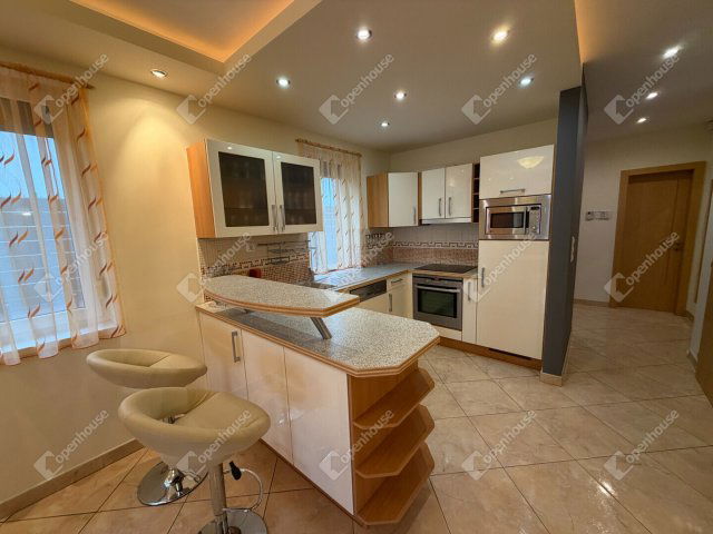 Kiadó családi ház, albérlet, Győrött 450 E Ft / hó, 5 szobás