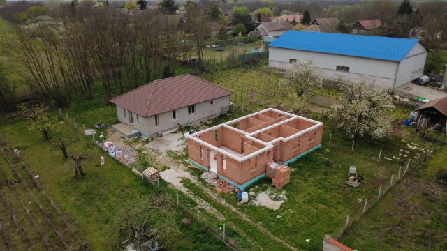 Eladó családi ház, Kókán 59.99 M Ft, 4 szobás