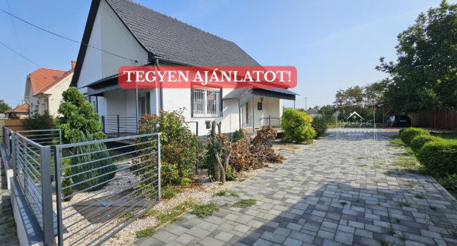 Eladó családi ház, Poroszlón, Fő úton 36 M Ft, 5 szobás