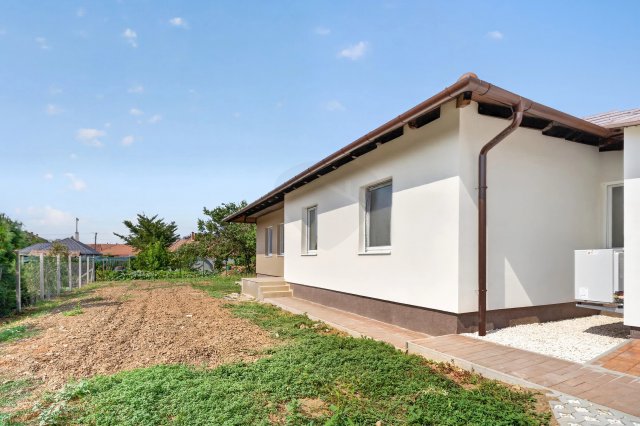 Eladó ikerház, Kartalon 99.99 M Ft, 1+3 szobás