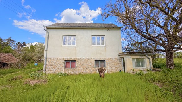 Eladó családi ház, Pécsett 47.9 M Ft, 4 szobás