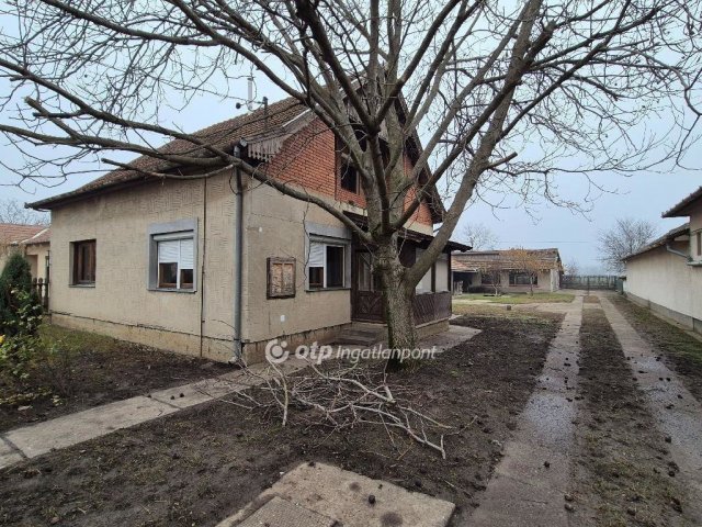 Eladó családi ház, Kondoroson 25 M Ft, 4 szobás
