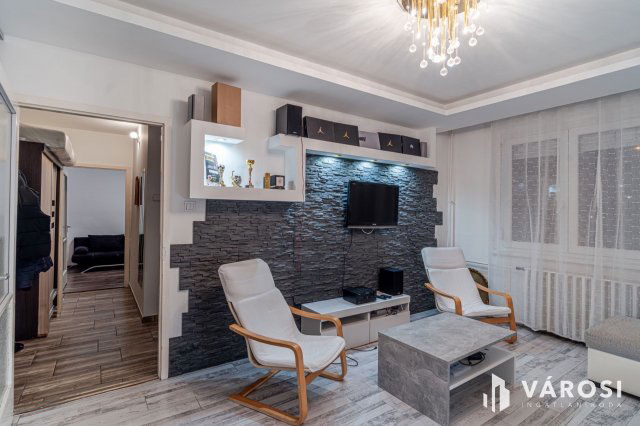 Eladó panellakás, Szegeden 51.99 M Ft, 2 szobás