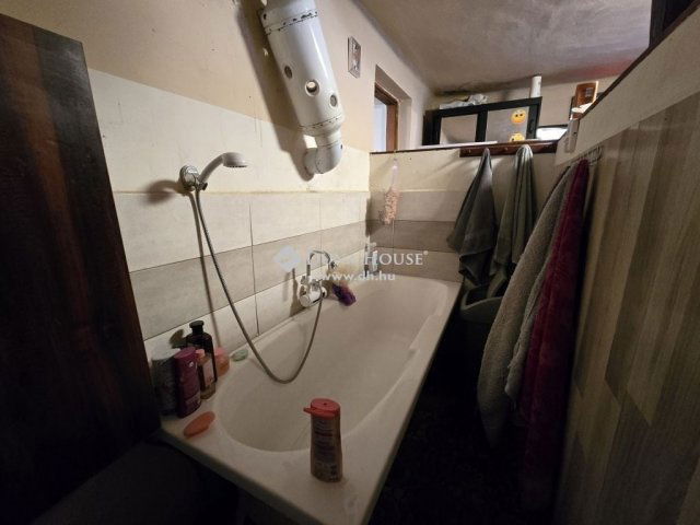 Eladó családi ház, Zókon 8.9 M Ft, 2 szobás