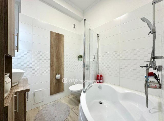 Eladó téglalakás, Budapesten, VI. kerületben 114.9 M Ft