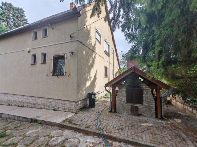 Eladó családi ház, Zsámbékon 140 M Ft, 7+1 szobás