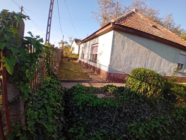 Eladó családi ház, Baján 12 M Ft, 3 szobás