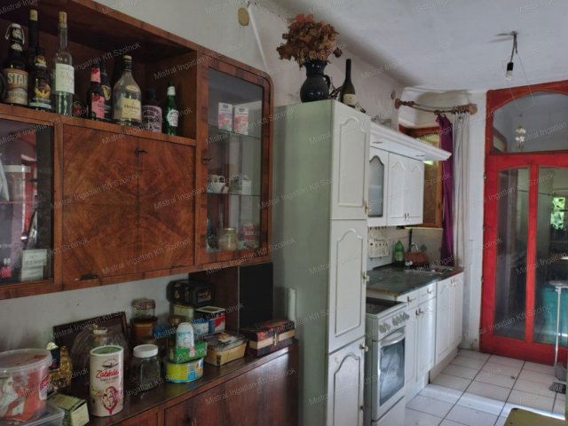 Eladó családi ház, Szolnokon 90 M Ft, 4 szobás