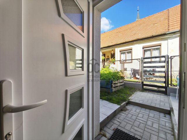 Eladó sorház, Budakeszin, Fő utcában 58 M Ft, 3 szobás