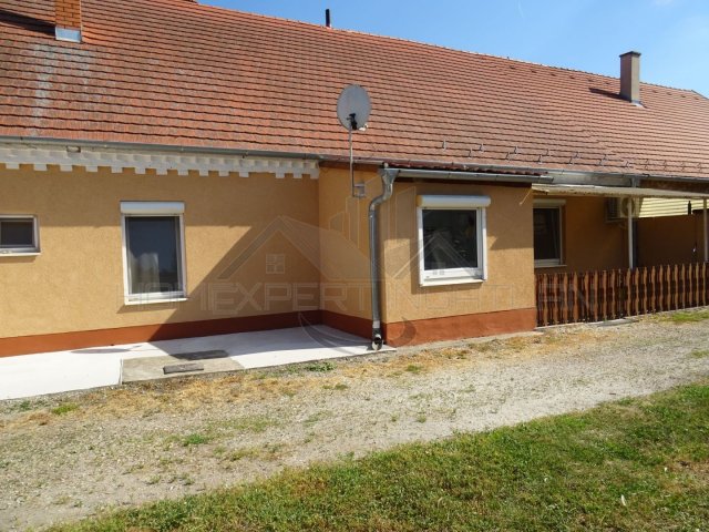 Eladó sorház, Nagyszentjánoson 42 M Ft, 2 szobás
