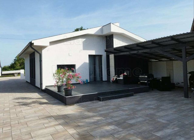 Eladó családi ház, Balatonszabadiban 89.9 M Ft