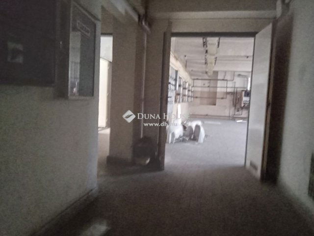 Eladó ipari ingatlan, Budapesten, XX. kerületben 390 M Ft