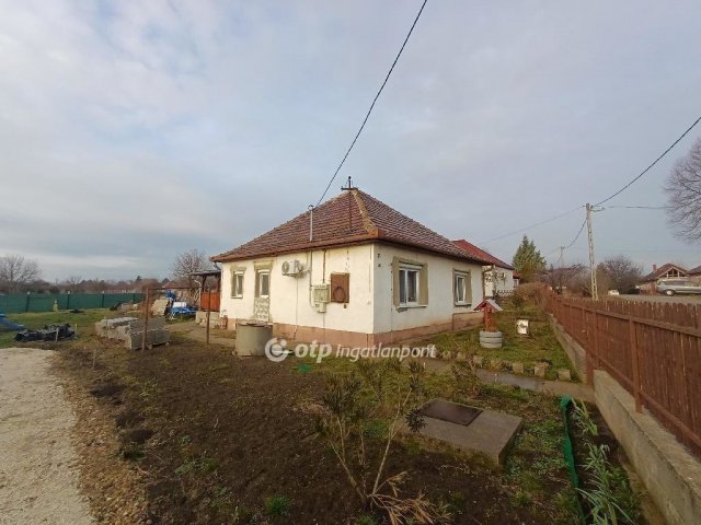 Eladó családi ház, Pusztaszabolcson 66.9 M Ft, 1+3 szobás