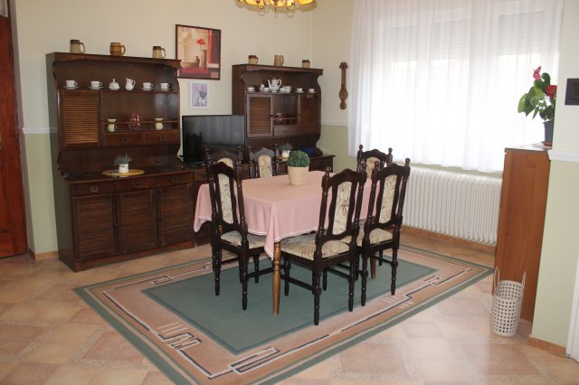 Eladó családi ház, Csornán 87 M Ft, 5 szobás