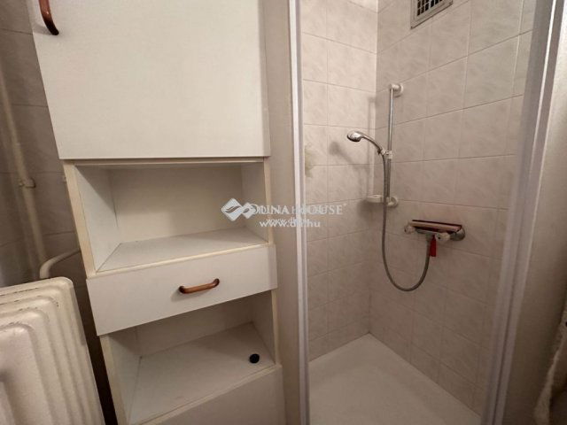 Eladó téglalakás, Zalaegerszegen 28 M Ft, 2 szobás