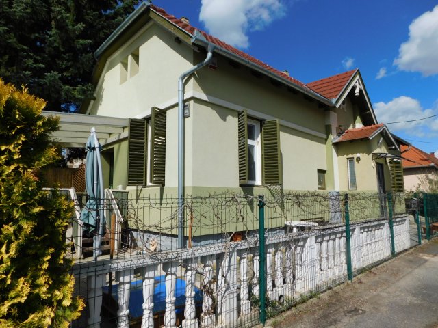 Eladó családi ház, Hévízen 74.9 M Ft, 2+1 szobás