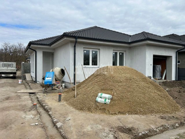 Eladó ikerház, Nyíregyházán 83 M Ft, 4 szobás