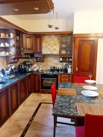 Eladó családi ház, Bajóton 120 M Ft, 5 szobás