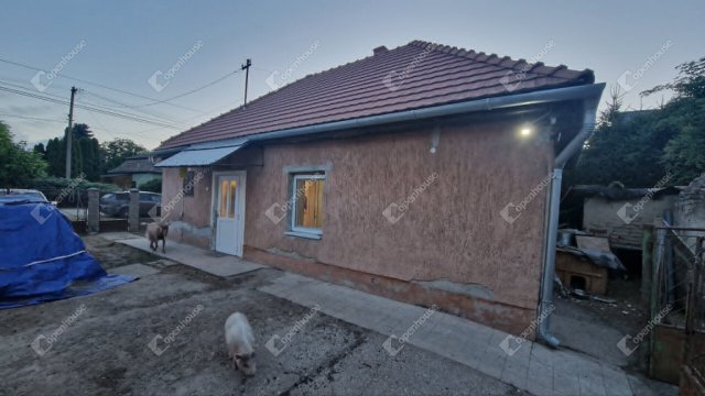 Eladó családi ház, Ácson 29.9 M Ft, 1 szobás