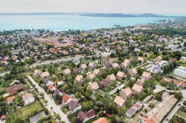 Eladó téglalakás, Balatonfüreden 184 M Ft, 4 szobás