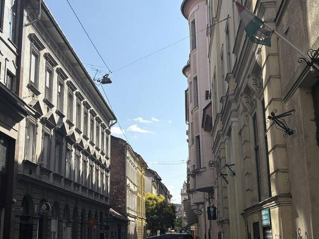 Eladó téglalakás, Budapesten, VI. kerületben 74.9 M Ft, 3 szobás