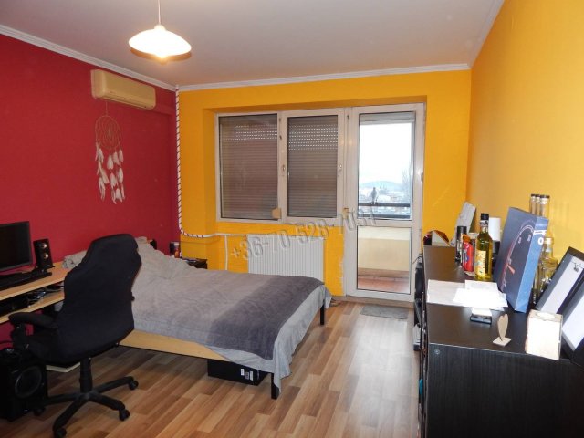 Eladó panellakás, Tatabányán 32.5 M Ft, 1 szobás