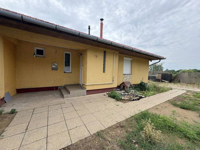 Eladó családi ház, Hajdúsámsonon, Sarok utcában 39.5 M Ft