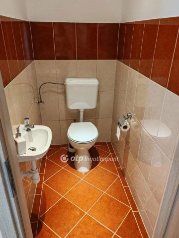 Eladó családi ház, Gyenesdiáson 185 M Ft, 8 szobás