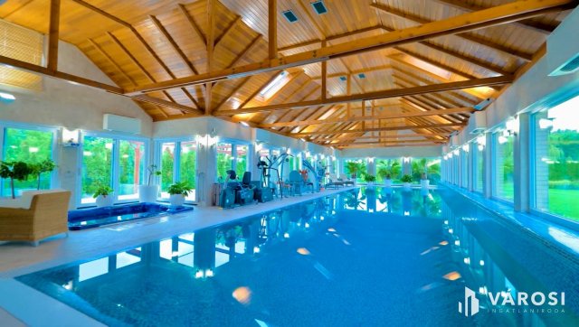 Eladó családi ház, Orosházán 1400 M Ft, 9 szobás