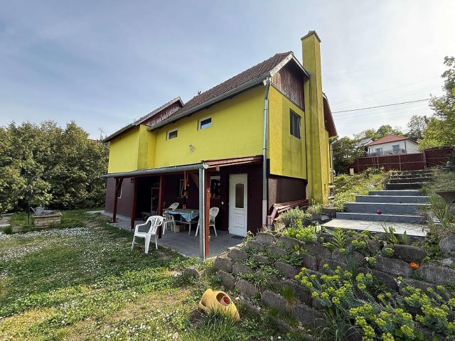 Eladó családi ház, Szentendrén 145 M Ft, 5 szobás