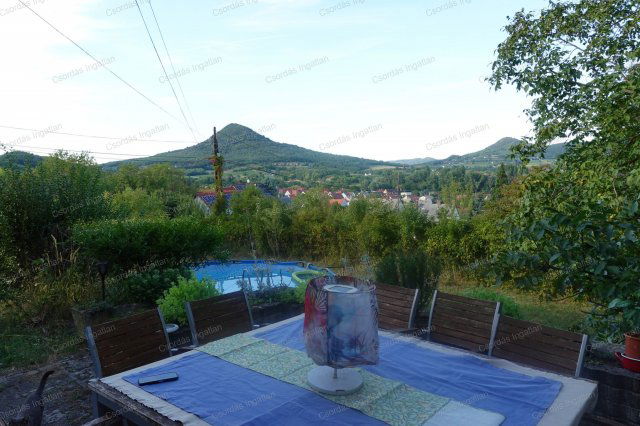 Eladó nyaraló, Badacsonytomajon 169.5 M Ft, 6+1 szobás