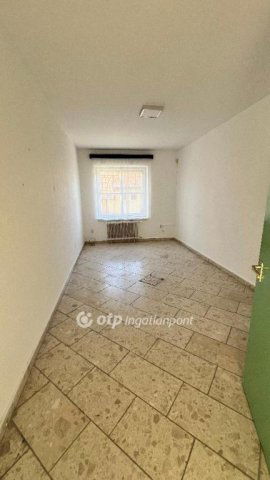 Eladó iroda, Pápán 139 M Ft / költözzbe.hu