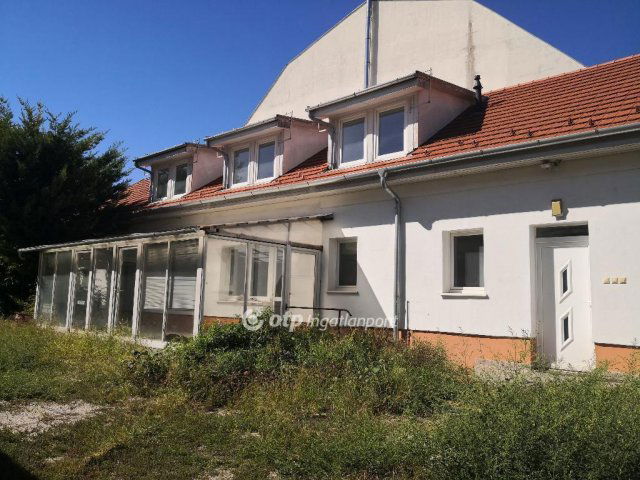Eladó családi ház, Kecskeméten 165 M Ft, 3 szobás