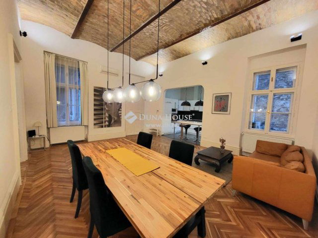 Eladó téglalakás, Budapesten, VI. kerületben 160 M Ft, 3 szobás